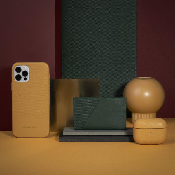 Кожанный чехол-накладка Native Union Clic Heritage Case for iPhone 12/12 Pro, Ocre (CHRTG-YLW-NP20M)