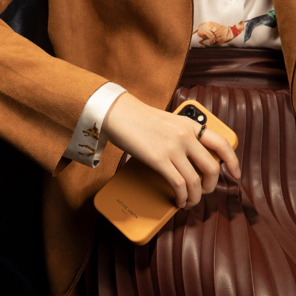 Кожанный чехол-накладка Native Union Clic Heritage Case for iPhone 12/12 Pro, Ocre (CHRTG-YLW-NP20M)