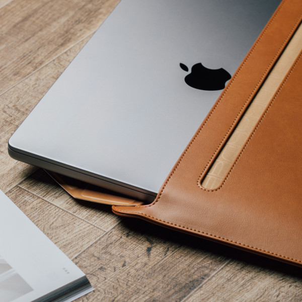 Чехол конверт Moshi Muse 14" 3-in-1 Slim Laptop Sleeve for MacBook Pro 14", Caramel Brown (99MO034752)