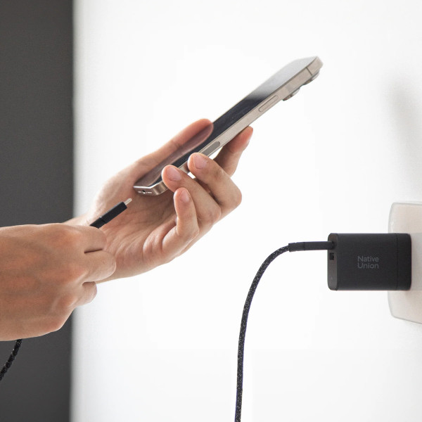 Адаптер питания Native Union Fast GaN Charger PD 45W (1 USB-C + 1 USB-A) Port Black (FAST-PD45AC-BLK-EU)