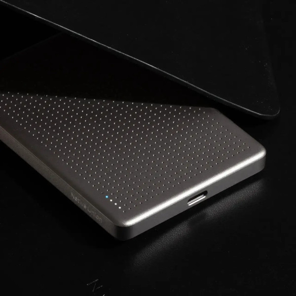 Внешний аккумулятор Native Union Active Magnetic Power Bank 5 000mAh Black (ACTPB-5KMS-BLK)