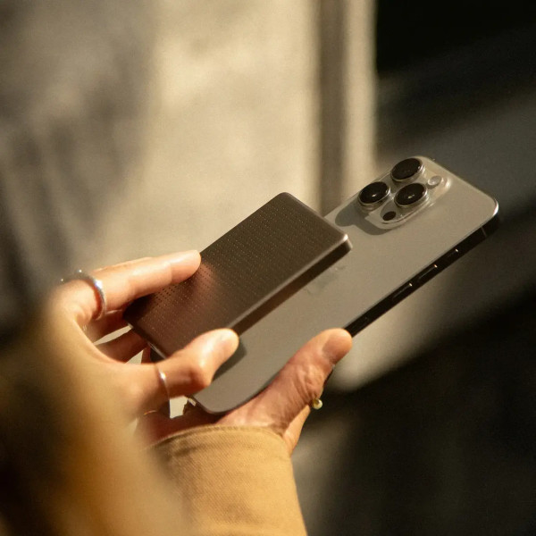 Внешний аккумулятор Native Union Active Magnetic Power Bank 5 000mAh Black (ACTPB-5KMS-BLK)